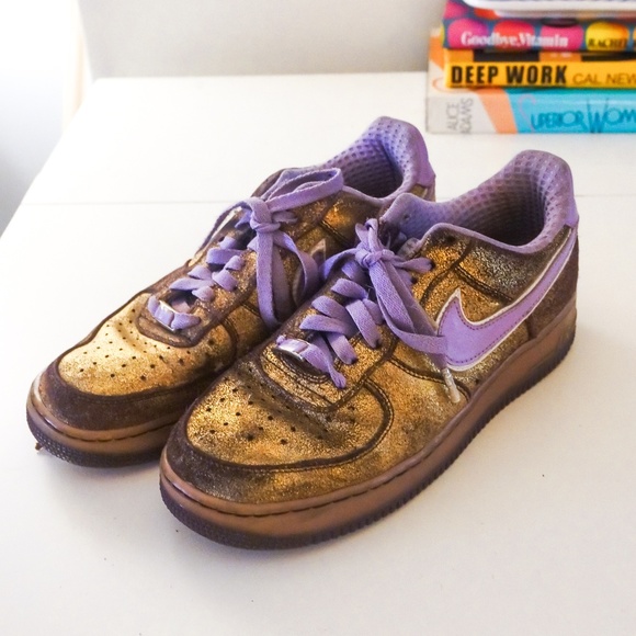 gold and purple nike shoes 